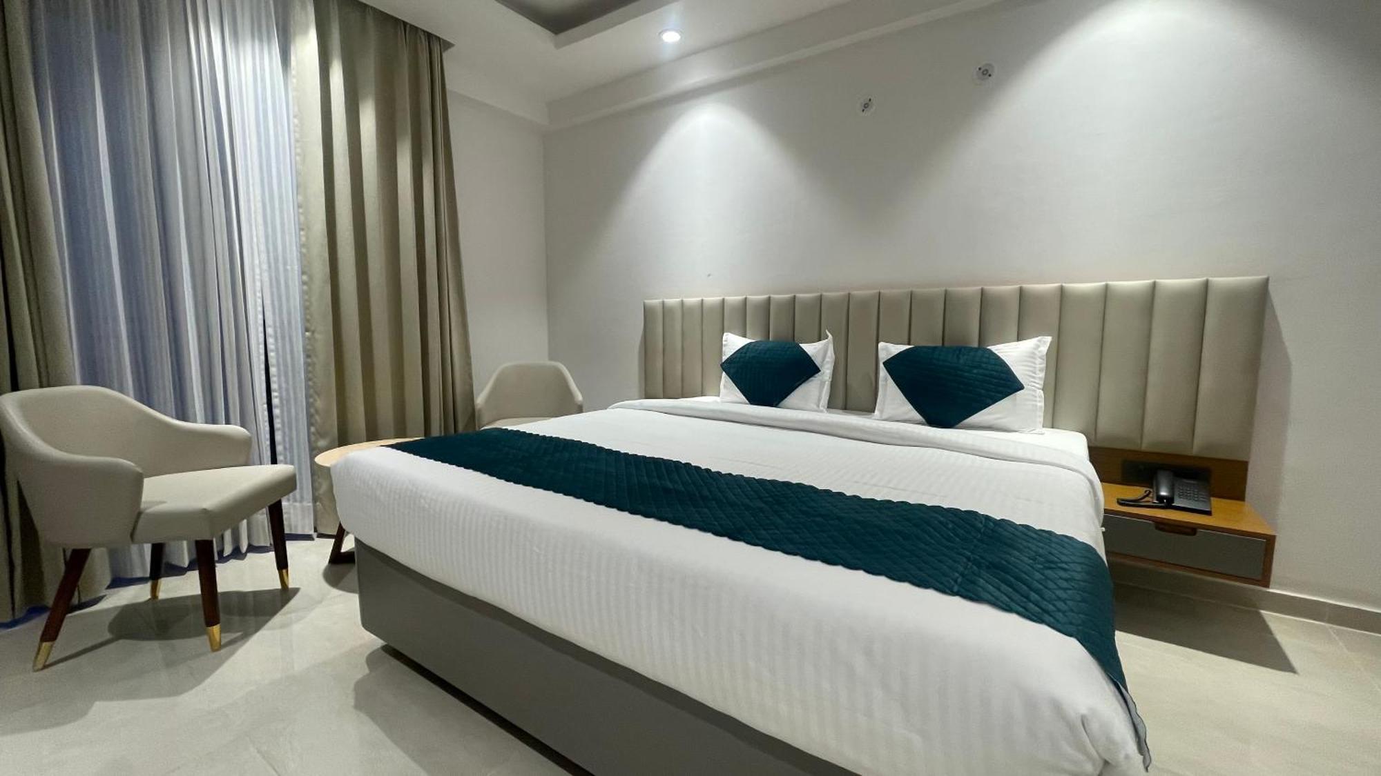 Hotel Maple Tree - Near Ekana Cricket Stadium - Лакхнау Экстерьер фото